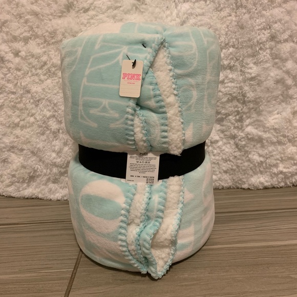 Last one!💙VS Pink “Need More Naps” Sherpa Blanket - Picture 4 of 5
